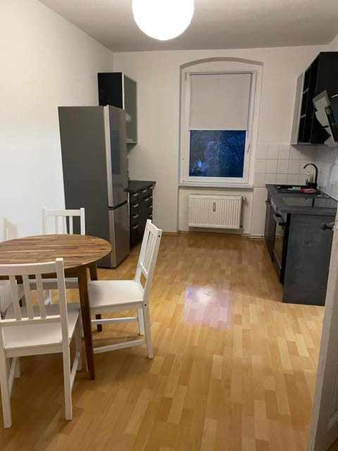 Kitchen or kitchenette, Seating area