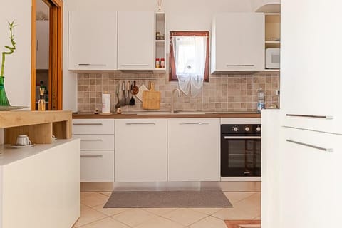 Kitchen or kitchenette, dishwasher, internet, oven, pet friendly, stove