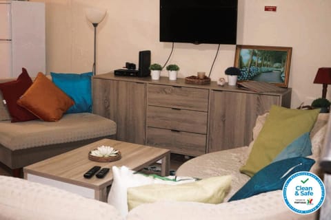 Communal lounge/ TV room, TV and multimedia, Living room