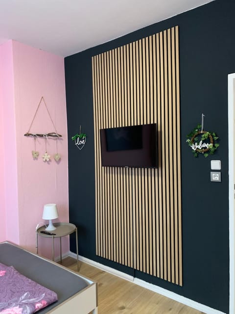 TV and multimedia, Photo of the whole room, Bedroom