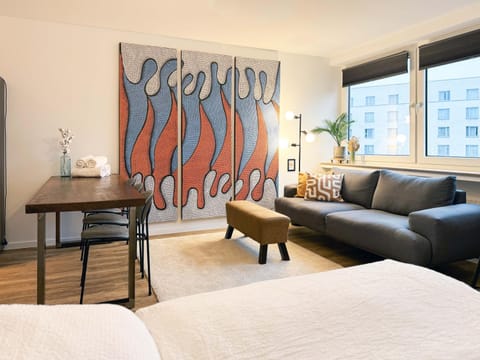 Living room, Photo of the whole room, Seating area, Food, hair dresser, locker