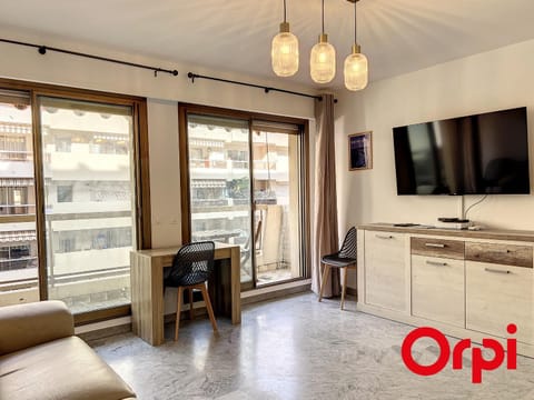 Appartement climatisé avec terrasse, centre-ville de Menton, à deux pas des plages - FR-1-647-24 Apartment in Menton