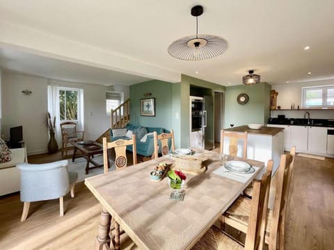 Maison 9 pers à Sainte-Marine, proche plage, port et restaurant, grand jardin avec verger - FR-1-481-150 House in Combrit