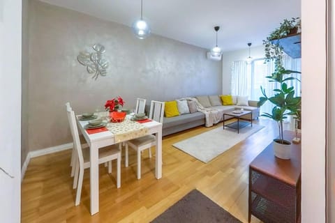 Bed, Living room, Photo of the whole room, Seating area, Dining area, Bedroom