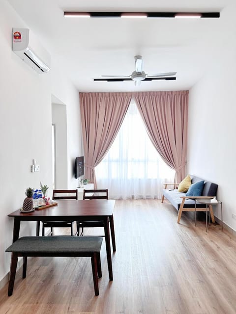 TV and multimedia, Living room, Seating area, Dining area, air conditioner