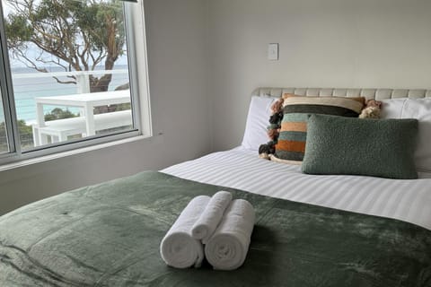 Bed, View (from property/room), Bedroom, Sea view, towels
