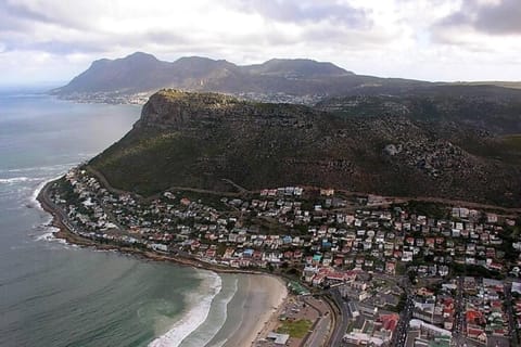 Fish Hoek Crescent Hideaway Apartment in Cape Town