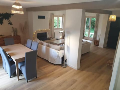 Maison aux portes de Caen House in Caen