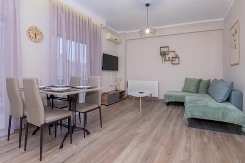 Spring, Summer, TV and multimedia, Living room, Seating area, Dining area, air conditioner