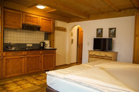 Kitchen or kitchenette, Bedroom