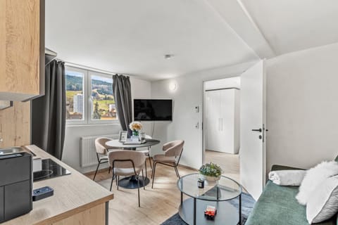 Communal lounge/ TV room, TV and multimedia, Kitchen or kitchenette, Living room, Seating area, Dining area, Evening entertainment, minibar
