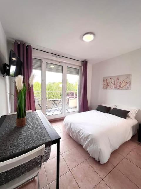 B210 Appartement DisneyLand Paris Parking et wifi Apartment in Chessy