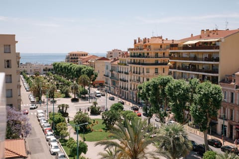 City view, Street view