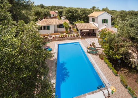 Property building, Spring, Day, Natural landscape, Garden, Garden view, Pool view, Swimming pool, sunbed