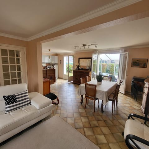 "Maison de Kerleven" face à la plage avec un environnement très agréable, à 5 minutes du Golf!! House in Fouesnant