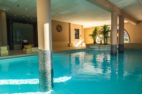 Coffee/tea facilities, Swimming pool
