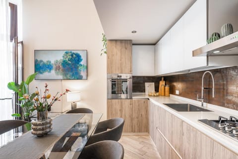 Kitchen or kitchenette, Dining area, stove