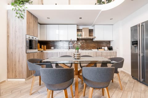 Kitchen or kitchenette, Dining area, dishwasher, oven, stove