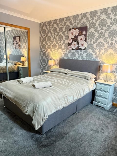 Bed, Photo of the whole room, Bedroom