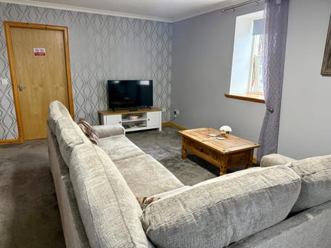 Communal lounge/ TV room, TV and multimedia, Living room, Seating area