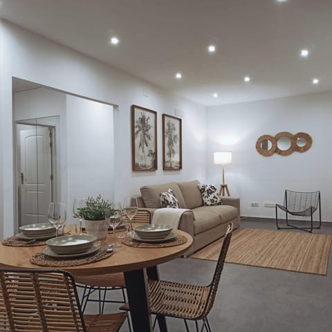 Dining area, heating, air conditioner