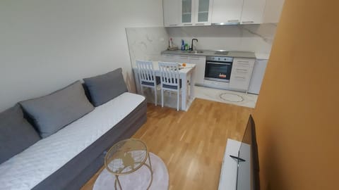 Kitchen or kitchenette, Dining area, oven, pet friendly, stove