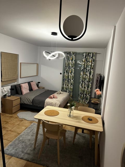Bed, Living room, Photo of the whole room, Seating area, Dining area, Bedroom