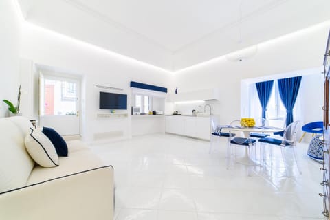 TV and multimedia, Living room, Seating area, internet