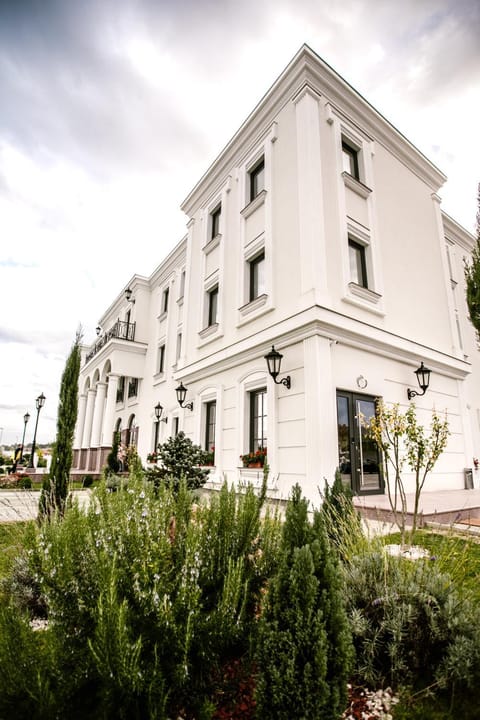 Apartments & rooms Beli Dvor Hotel in Serbia