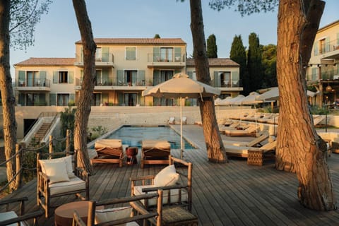 Pool view, Swimming pool, sunbed