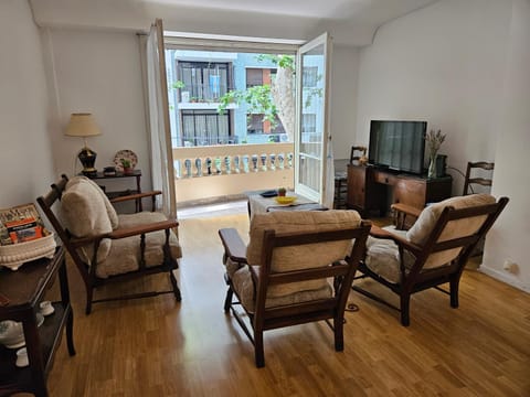 Communal lounge/ TV room, TV and multimedia, Living room, Dining area
