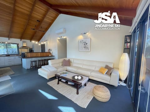 Kitchen or kitchenette, Living room, Seating area