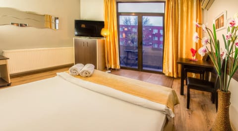 TV and multimedia, Photo of the whole room, City view