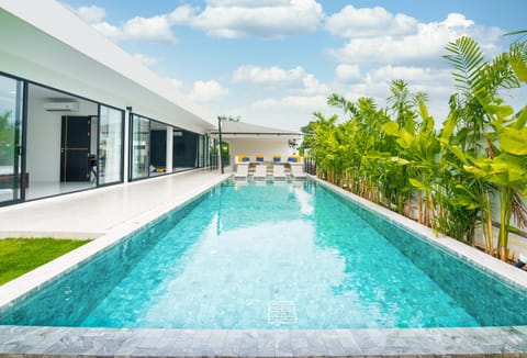 Day, Swimming pool, sunbed