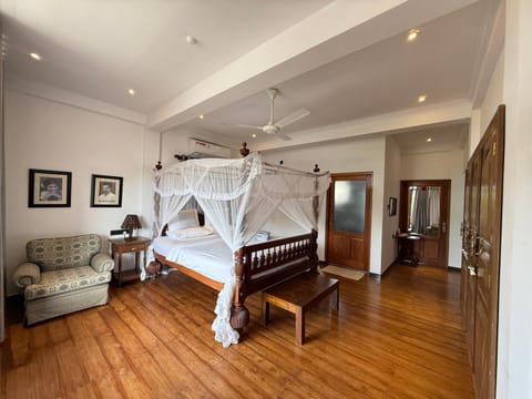 Photo of the whole room, Seating area, Bedroom