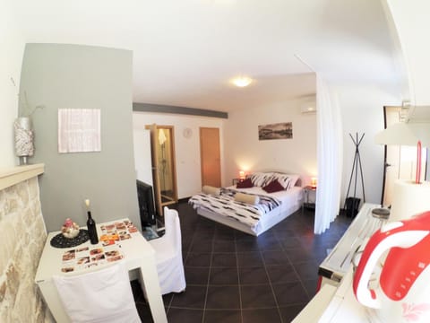 Bed, Bathroom, Coffee/tea facilities, Kitchen or kitchenette, Living room, Seating area, Dining area, Bedroom, toaster