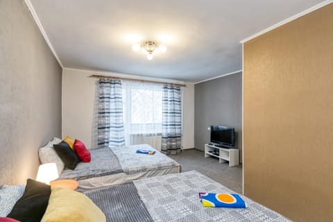 Bed, TV and multimedia, Evening entertainment, Bedroom