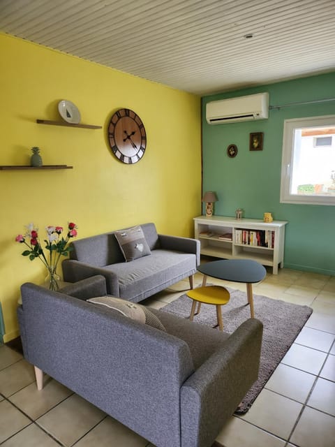 Living room, air conditioner