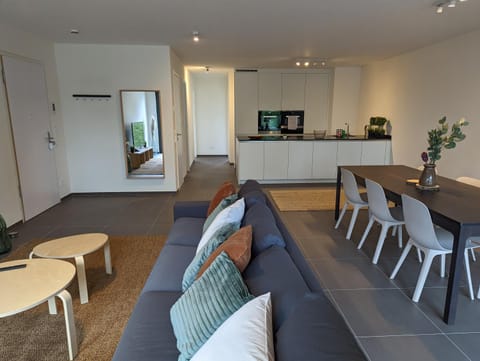 TV and multimedia, Kitchen or kitchenette, Living room, Seating area, Dining area