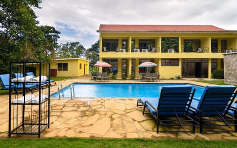 Property building, Patio, Day, Pool view, Swimming pool, sunbed