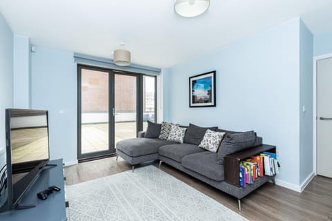 Communal lounge/ TV room, TV and multimedia, Living room, Seating area, Evening entertainment