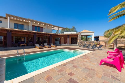Property building, Patio, Day, Other, Pool view, Swimming pool, sunbed