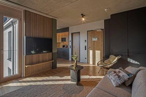 TV and multimedia, Kitchen or kitchenette, Living room, Seating area