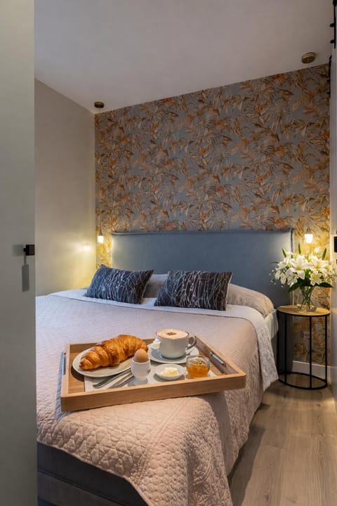 Natural landscape, Coffee/tea facilities, Bedroom, Family, Family, Family