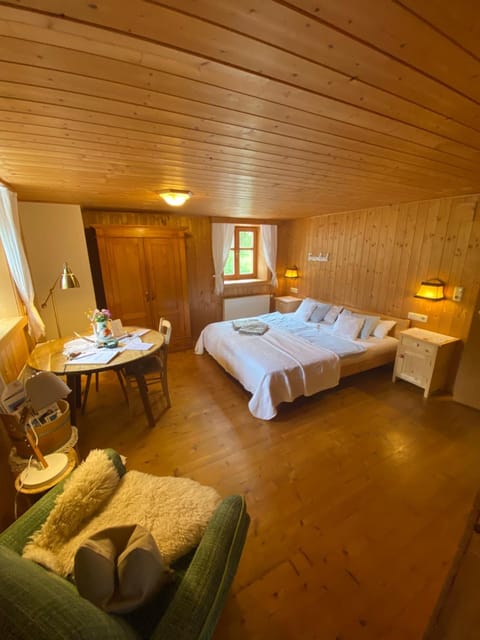 Summer, Photo of the whole room