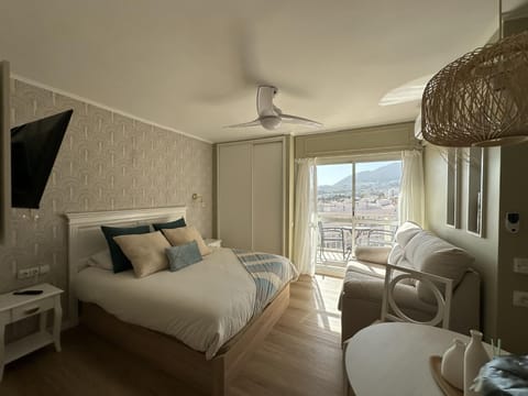 Spring, Bed, Day, Night, Winter, Summer, TV and multimedia, Balcony/Terrace, Living room, Photo of the whole room, Dining area, Autumn