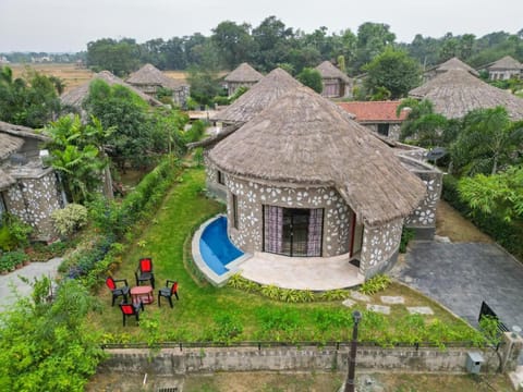 Property building, Day, Natural landscape, Bird's eye view, Garden, Garden view, Landmark view