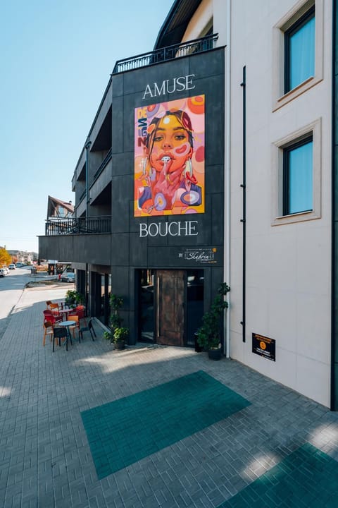 Property building, Facade/entrance, Decorative detail