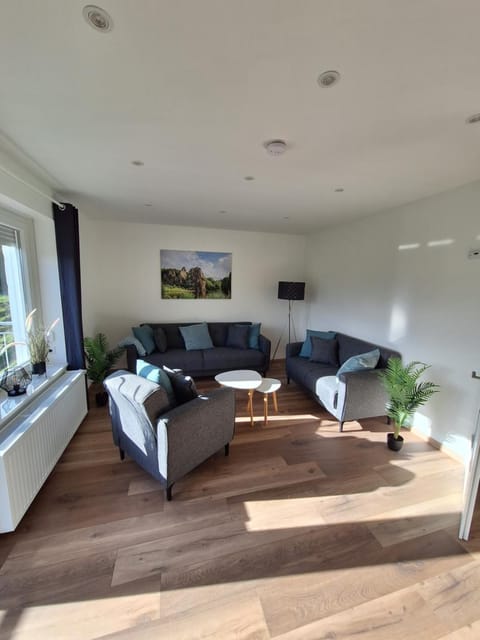 TV and multimedia, Seating area