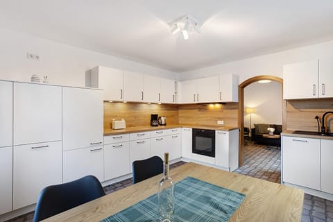 Kitchen or kitchenette, Living room